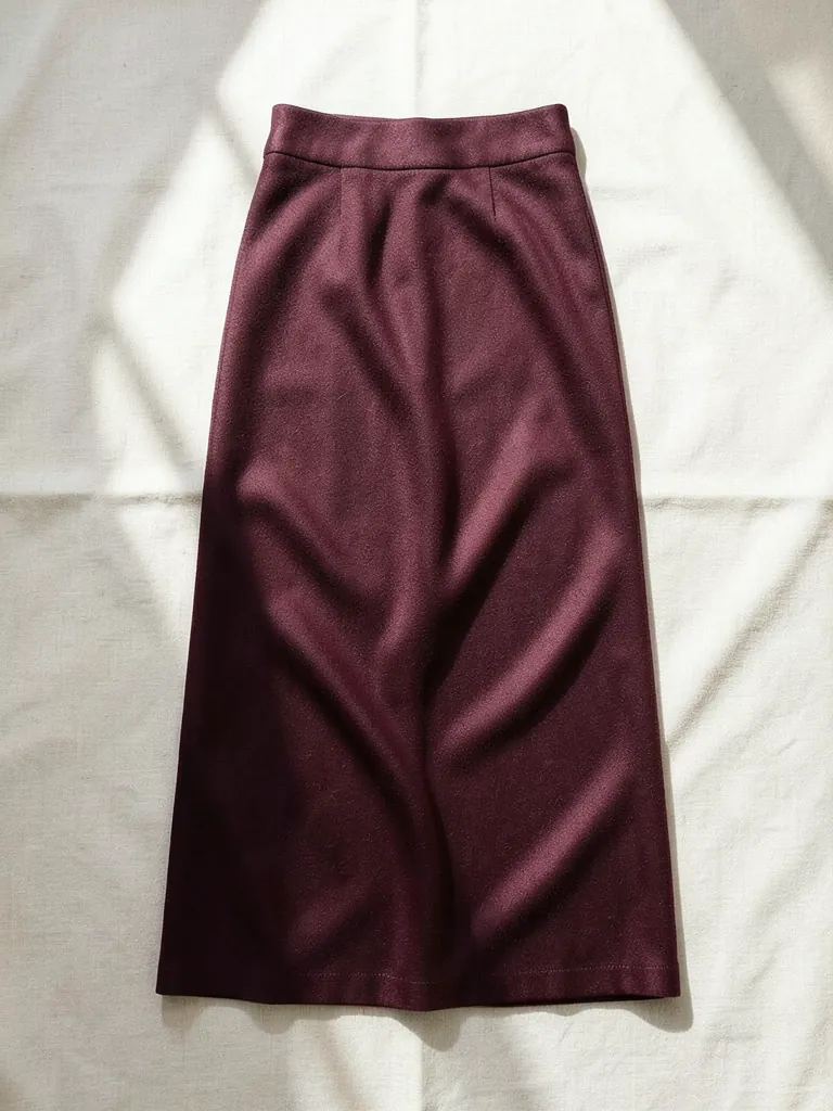 Column Skirt in bordeaux silk-wool